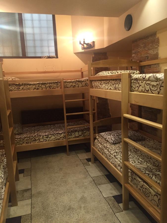 יירבאן Best Hostel Republic Square מראה חיצוני תמונה