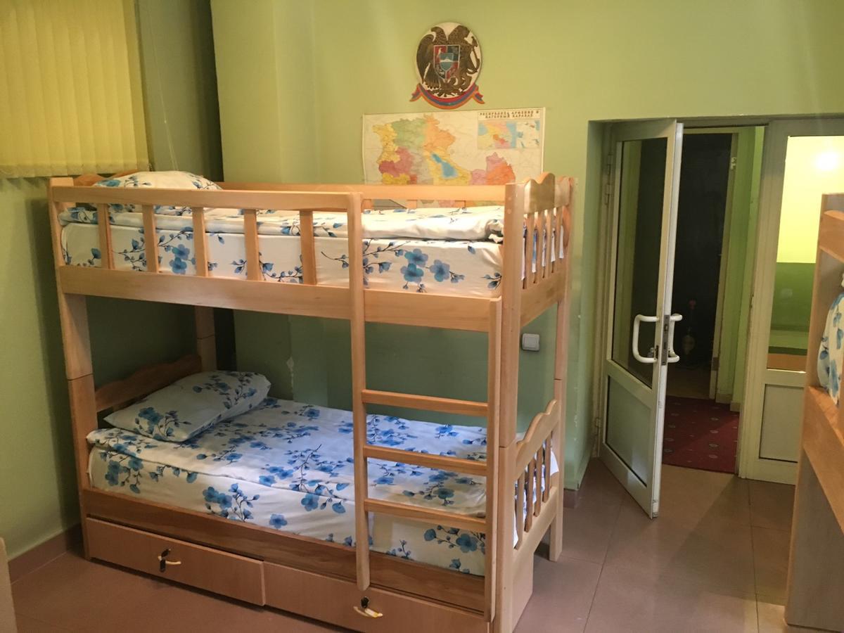 יירבאן Best Hostel Republic Square מראה חיצוני תמונה