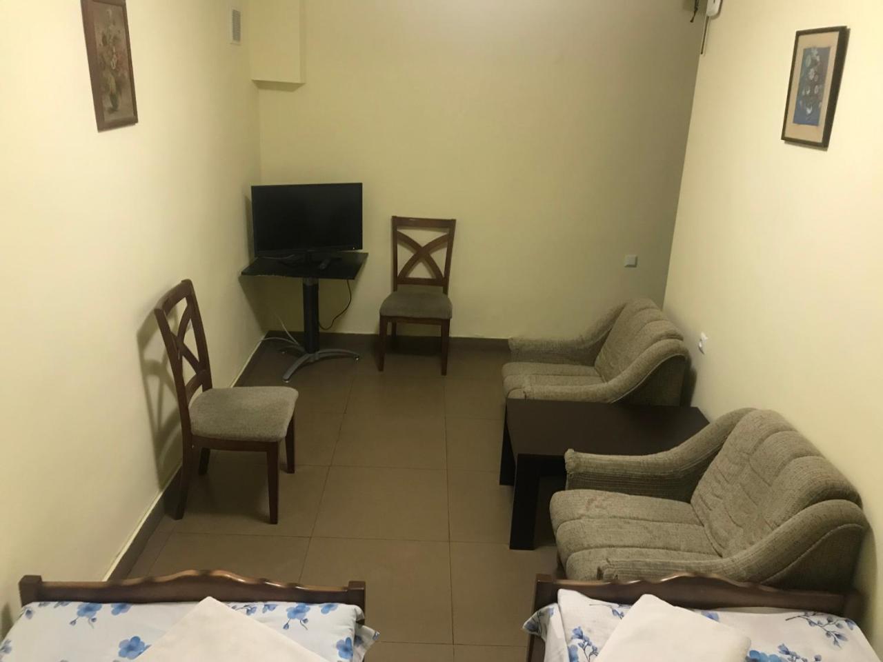 יירבאן Best Hostel Republic Square מראה חיצוני תמונה