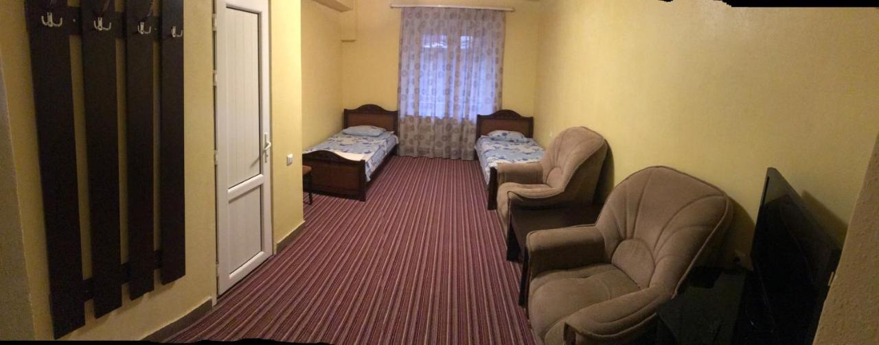 יירבאן Best Hostel Republic Square מראה חיצוני תמונה