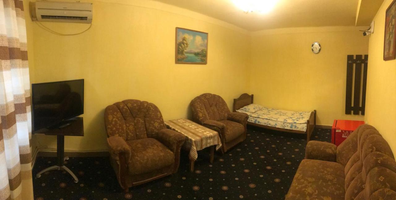יירבאן Best Hostel Republic Square מראה חיצוני תמונה