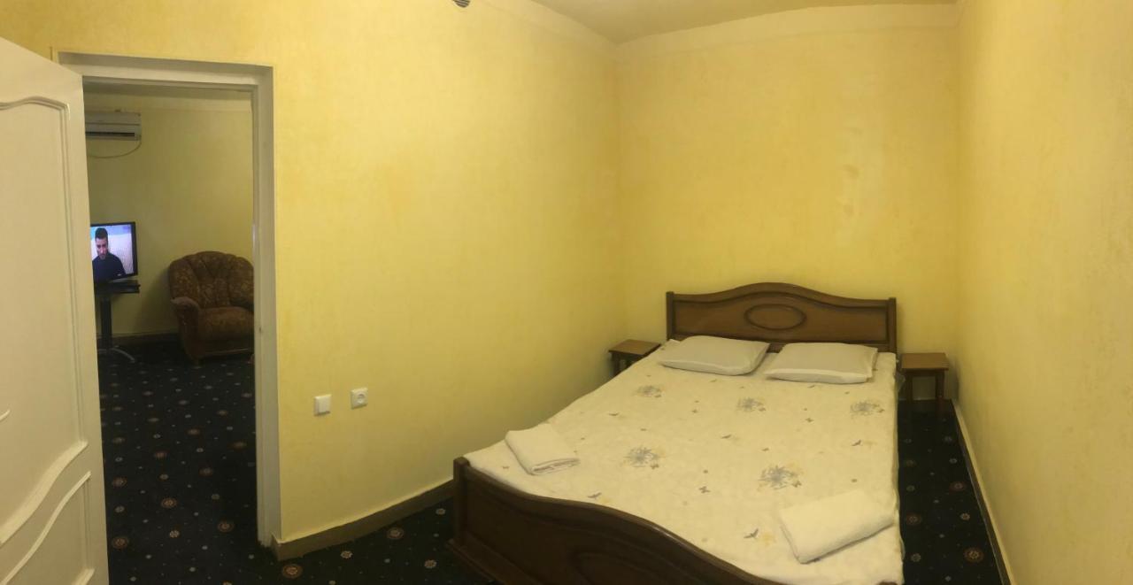 יירבאן Best Hostel Republic Square מראה חיצוני תמונה
