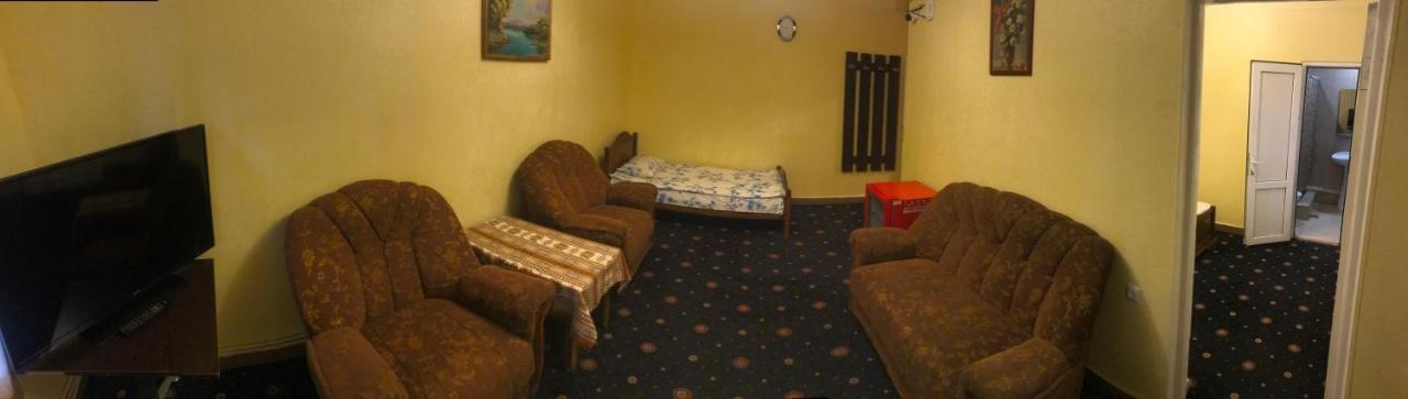 יירבאן Best Hostel Republic Square מראה חיצוני תמונה