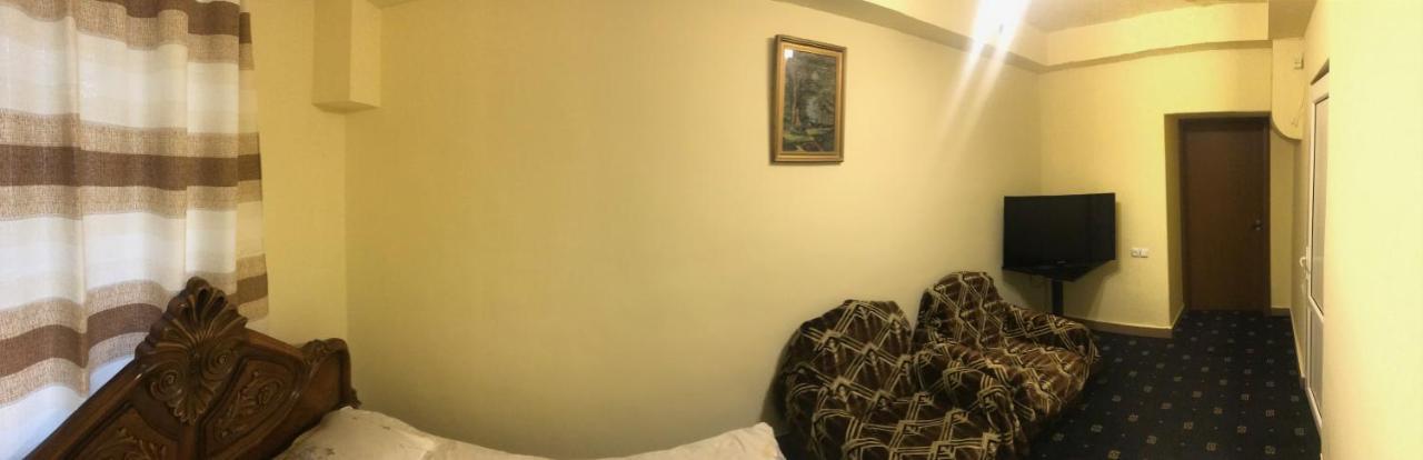 יירבאן Best Hostel Republic Square מראה חיצוני תמונה