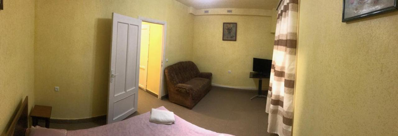 יירבאן Best Hostel Republic Square מראה חיצוני תמונה